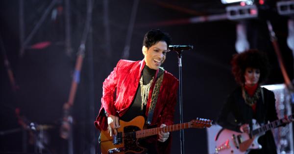 Когато завършва изпълнението на Принс в малкия киносалон в Минеаполис