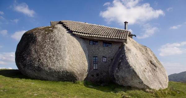 От невероятно високи небостъргачи до малки къщички в дърветата