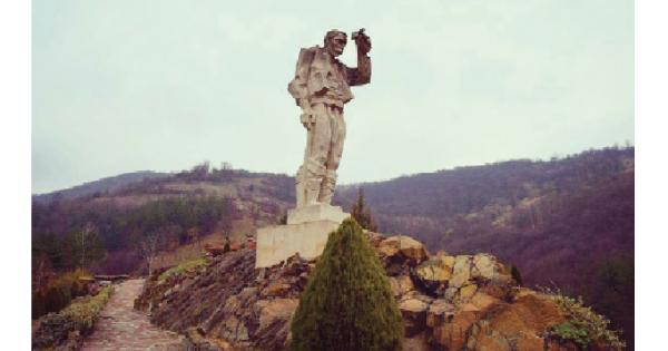 Материалът е изготвен от Йоанна Евгениева ученичка в 10 клас