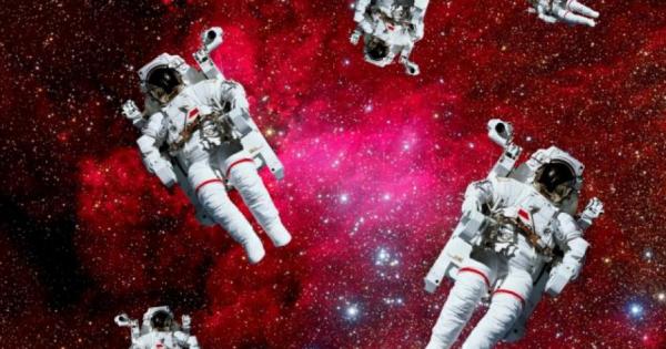 Британският астронавт Тим Пийк сподели че изпитва най лошия махмурлук на