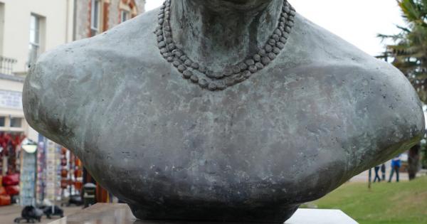 Десет малки негърчета похапнаха добре Задави се едното сега са девет