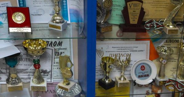 Шестокласниците Симеон Дойчинов Виктор Попдончев Ивайла Радкова Любомир Манчев Йово