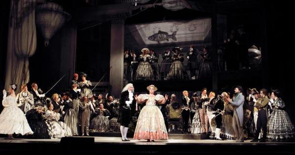 Сезон 2016 17 на Кралската опера в Лондон който Кино Арена