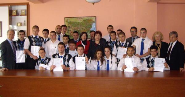 ADVANTAGE AUSTRIA Стопанска камара Австрия и ПГТ МАКГАХАН предлагат на кандидат гимназистите