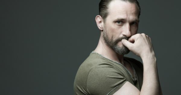 Жените намират мъжете с дребни белези по лицето за по привлекателни