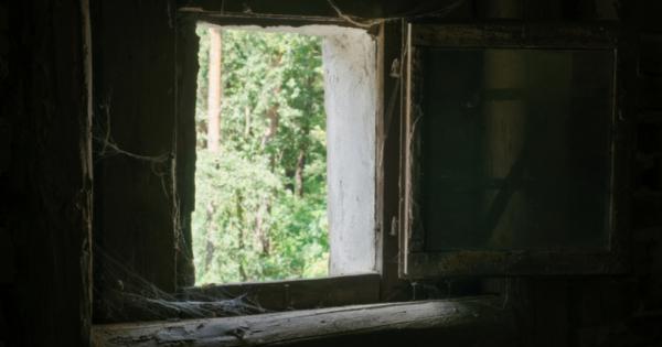 Имало един отшелник който живеел високо в планината Хората шушукали