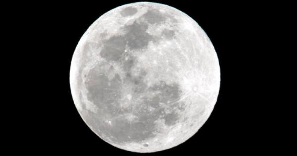 База разположена на средата между Земята и Луната ще служи