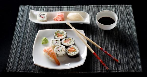 Суши е тра­ди­ци­онно япон­ско ястие което се при­готвя от под­п­ра­вен