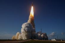 Минута за наука: Оръжие от паднала звезда, НАСА изпрати четирима астронавти към Луната и други интересни новини