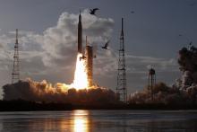 НАСА стартира първата пилотирана лунна мисия от половин век насам