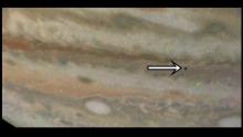 Сондата "Джуно" засне загадъчната пета луна на Юпитер пред Голямото червено петно