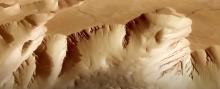 Красива визуализация показва как би изглеждал един полет над Марс