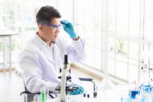 Китайски учени създадоха ултраздрав полимер, способен да тегли автомобил с „лепенка“ колкото нокът