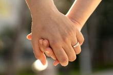 Виц: Зестрогонец си харесал момиче от богато семейство, тъщата го разпитва