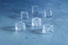 Китайски учени обясниха метода на образуване на лед с кубична структура