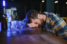 Виц: Пиян звъни на вратата