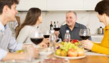 Виц: Тъстът пита зетя "Харесва ли ти тъщата"?