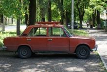 Виц: Чукча си купува кола и го питат как е