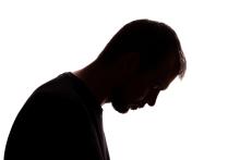 Пиша това, докато седя в стаята, която някога беше изпълнена с плакати на супергерои и мирис на ученически несесери