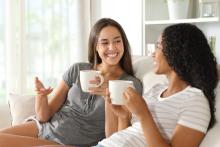 Виц: Колежке, как премахна мазното петно от дивана?