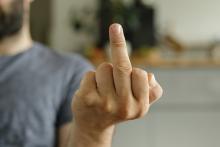 Виц: Никога не питайте българин следните три неща