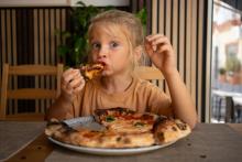 Виц: Детето си поръча пастичка