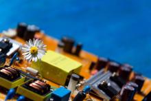 Невидимият екологичен отпечатък на изкуствения интелект (подкаст)