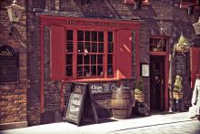 Виц: Надпис над вратата на квартална кръчма