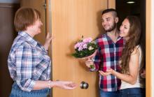 Виц: Тъщата идва на гости на зетя