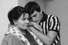 Защо порасналият син престава да уважава майка си: 8 болезнени причини