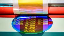 Нови „3D“ компютърни чипове могат да удължат живота на Закона на Мур