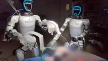 За първи път хуманоидни роботи оперираха живи животни